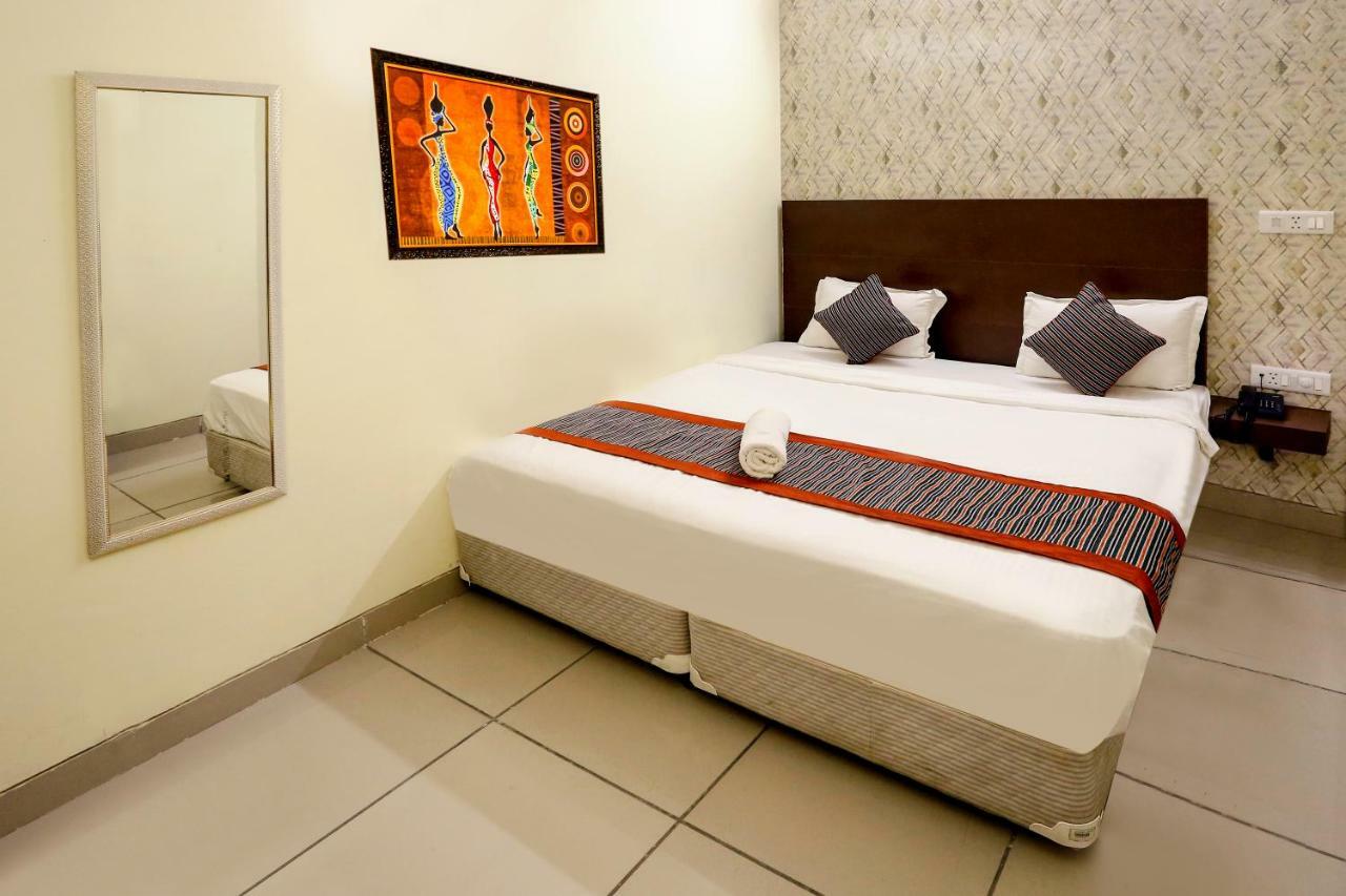 Airport Hotel Edge Home Stay Nova Deli Exterior foto