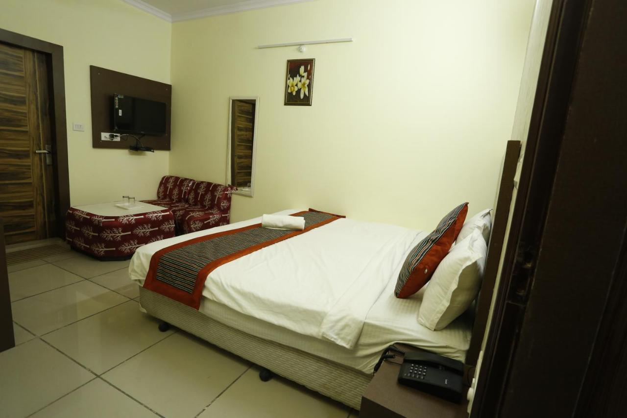 Airport Hotel Edge Home Stay Nova Deli Exterior foto