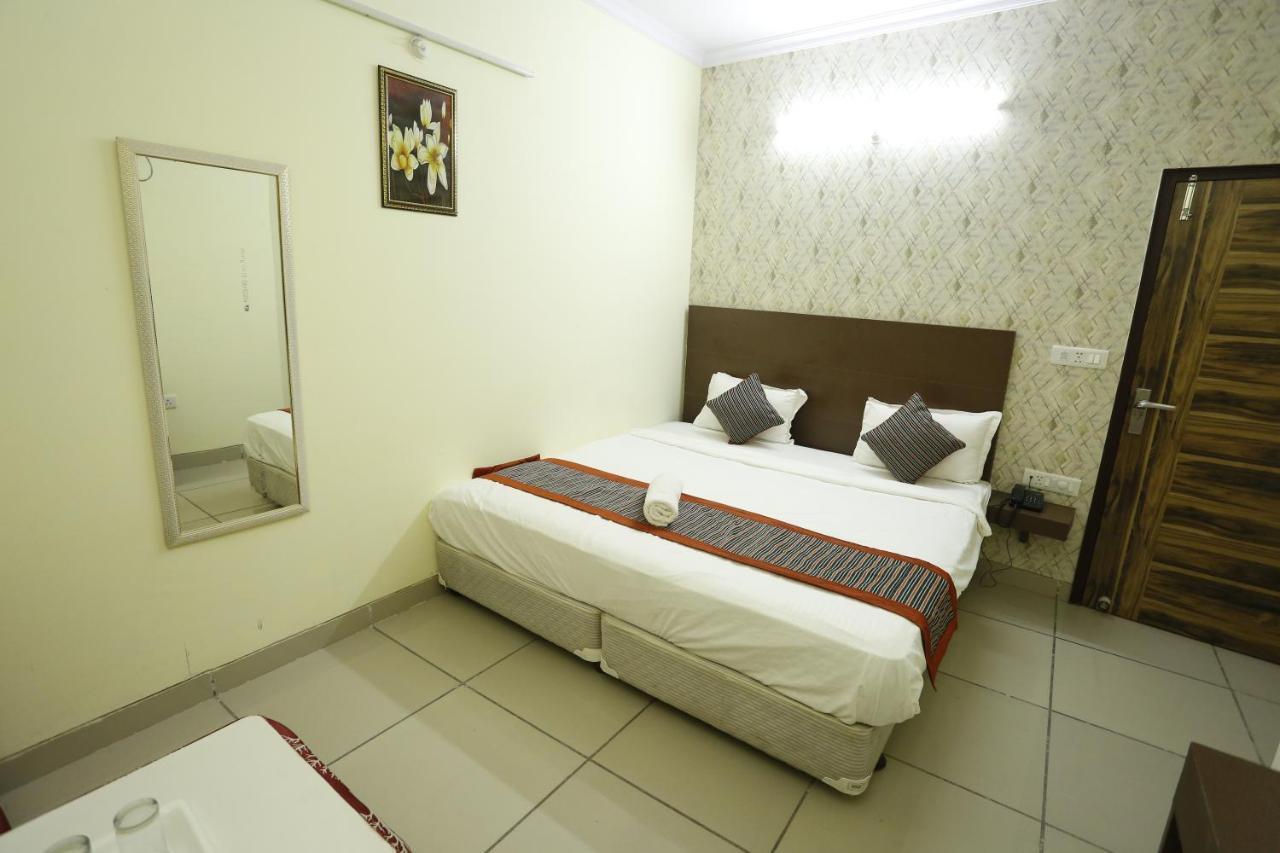 Airport Hotel Edge Home Stay Nova Deli Exterior foto